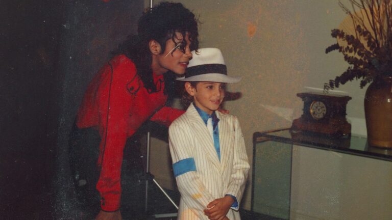 Polêmico documentário sobre Michael Jackson reestreia no streaming