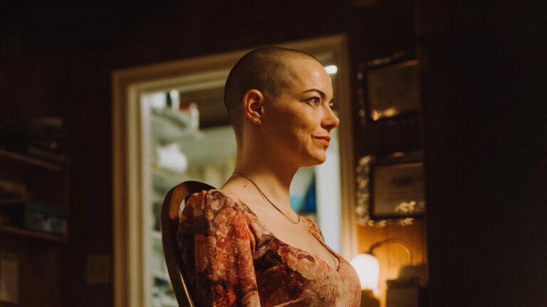 Bugonia, com Emma Stone, estreia no streaming
