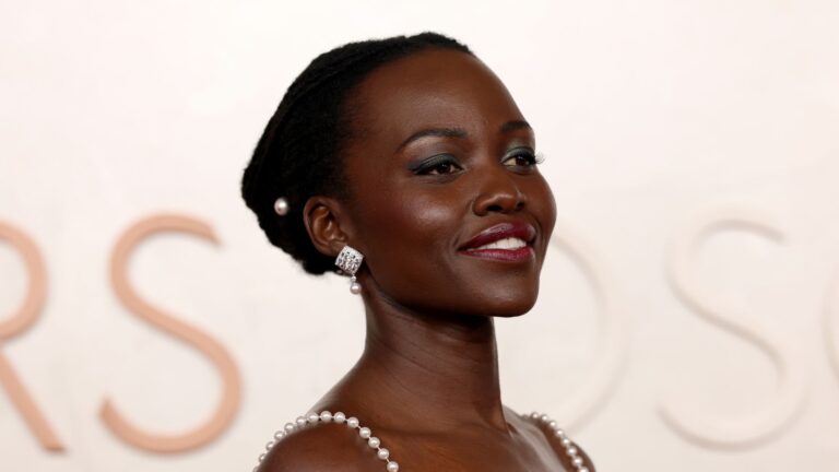 Lupita Nyong’o rebate críticas por viver Helena de Troia em A Odisseia