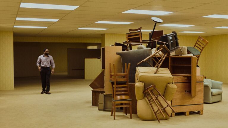 Os 4 feitos impressionantes de Backrooms: Um Não-Lugar nas bilheterias