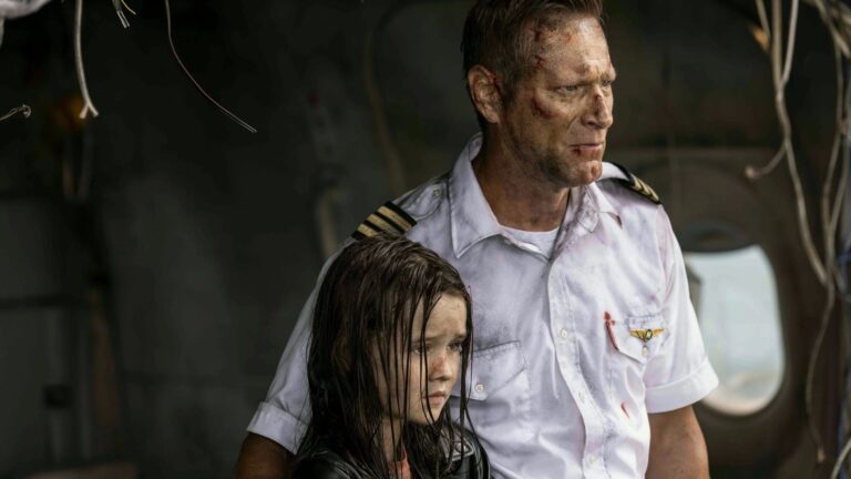 Águas Mortais, filme que mistura desastre aéreo e tubarões assassinos, estreia nos cinemas