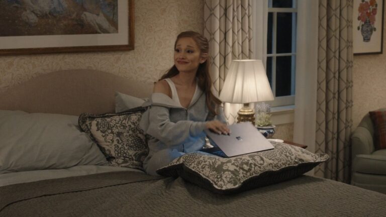 Ariana Grande tenta se juntar à família Pinto no trailer de Entrando Numa Fria 4