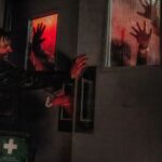 Zach Cregger se defende das críticas por mudanças na adaptação de Resident Evil
