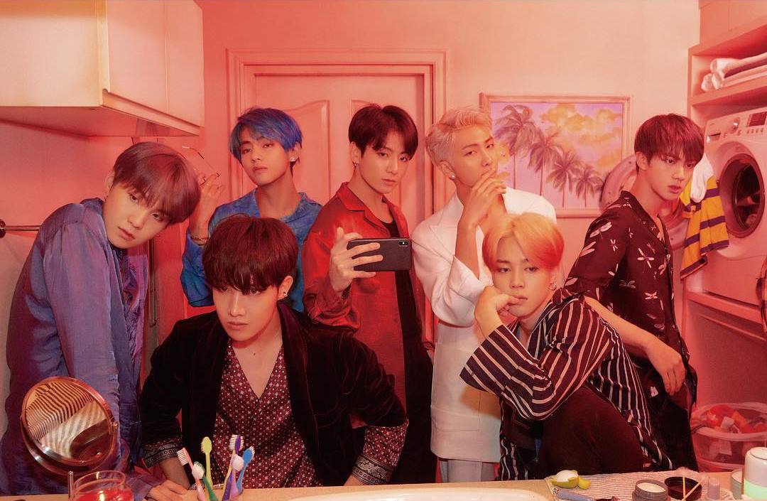 Fãs de BTS comemoram o retorno do grupo nas redes sociais
