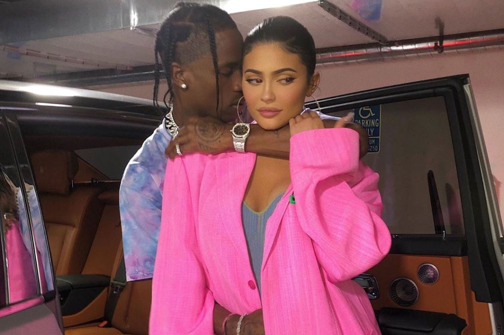 Kylie Jenner teria terminado namoro com Travis Scott por não confiar no rapper