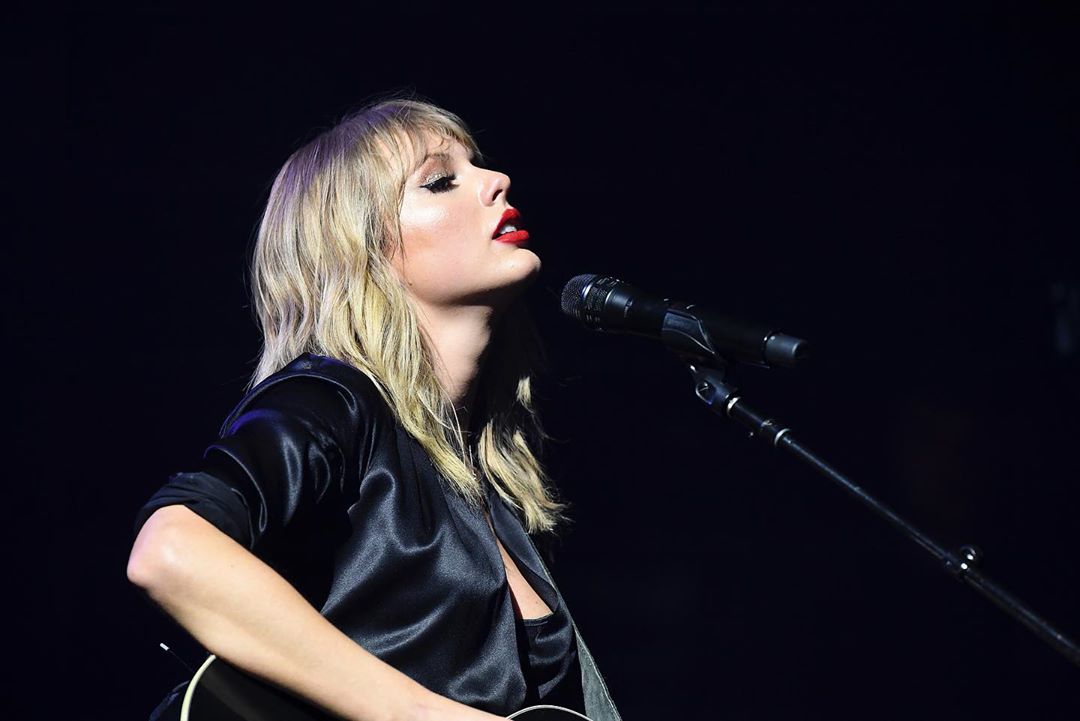 Fãs de Taylor Swift reagem com desconfiança ao possível show da cantora no Brasil