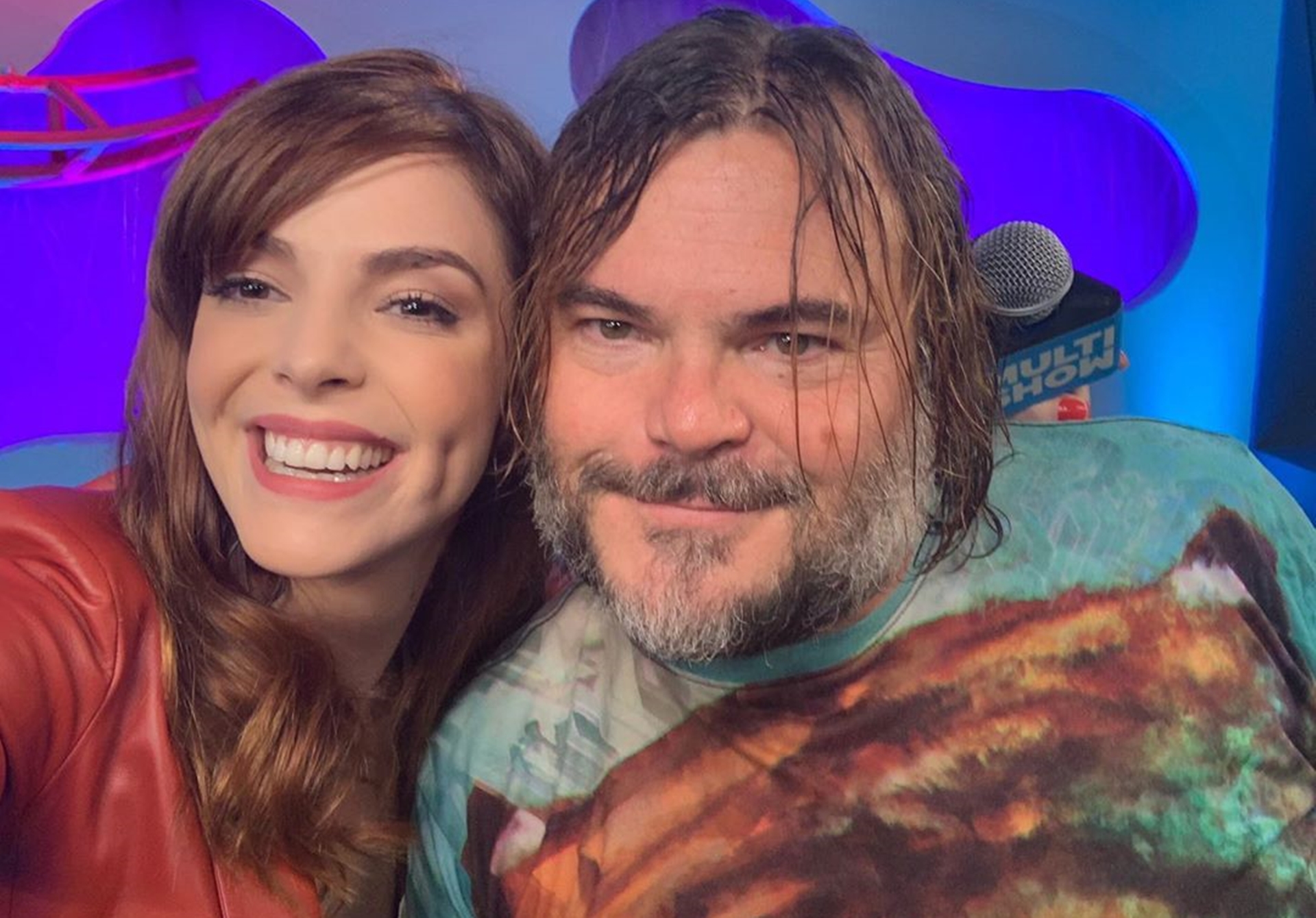 Jack Black, do Tenacious D, pede impeachment ao lado de Titi Müller