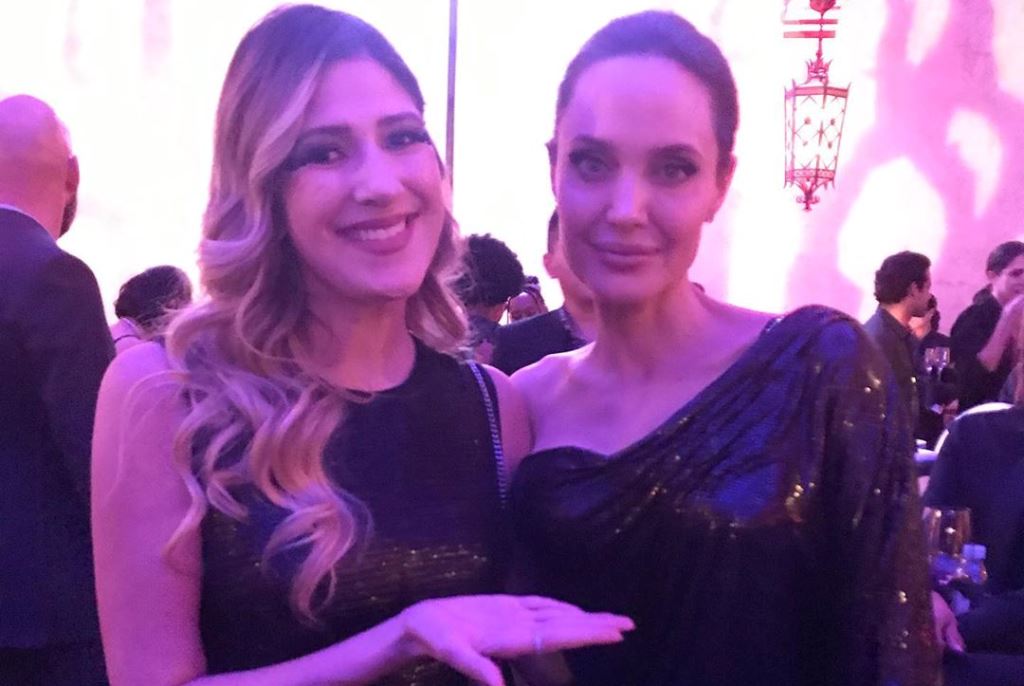 Dani Calabresa posa com Angelina Jolie na premiere de Malévola 2 e comenta o filme: “Lindo!”