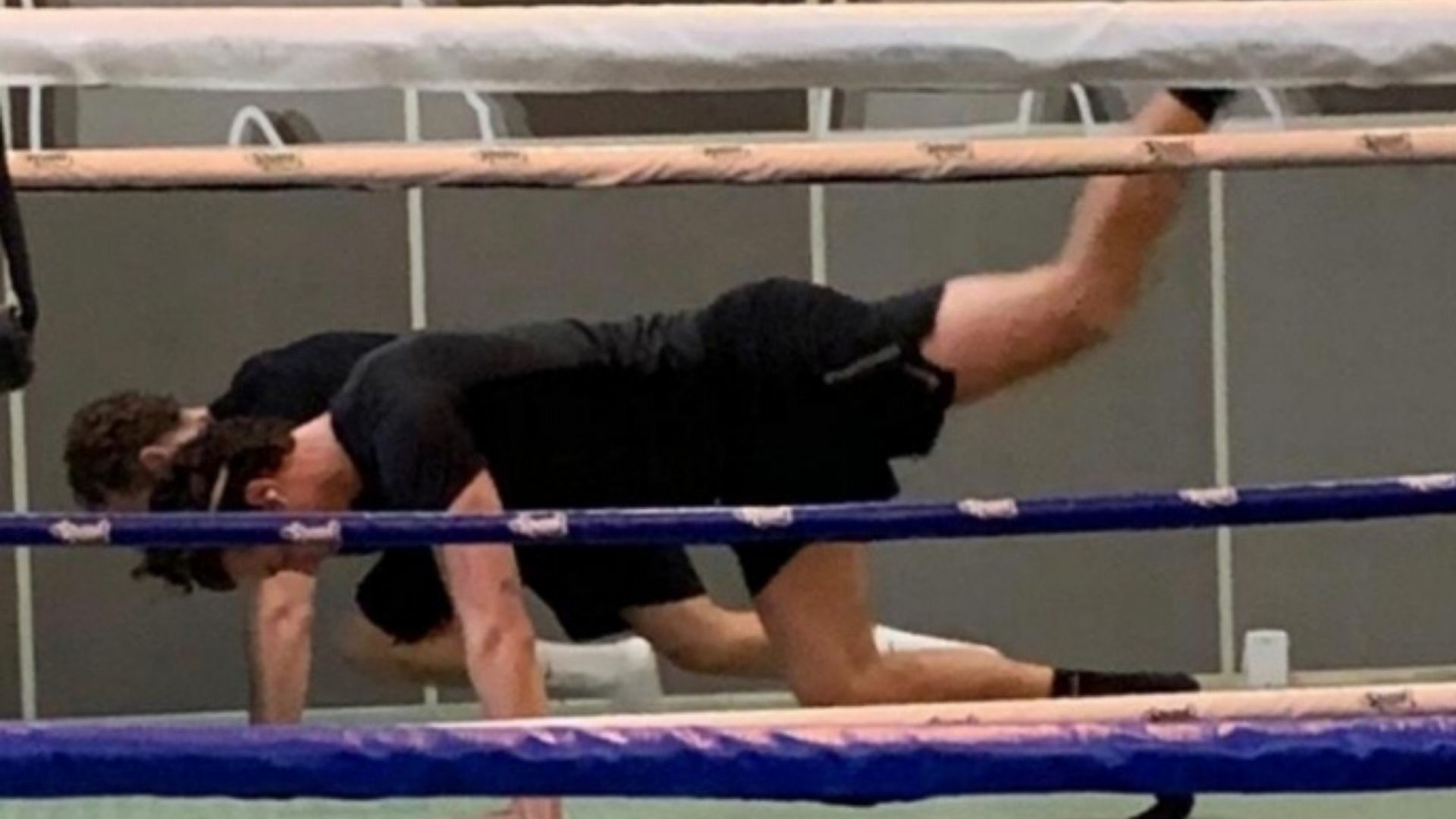 Shawn Mendes é fotografado malhando em São Paulo e seguranças pedem para que imagens sejam deletadas