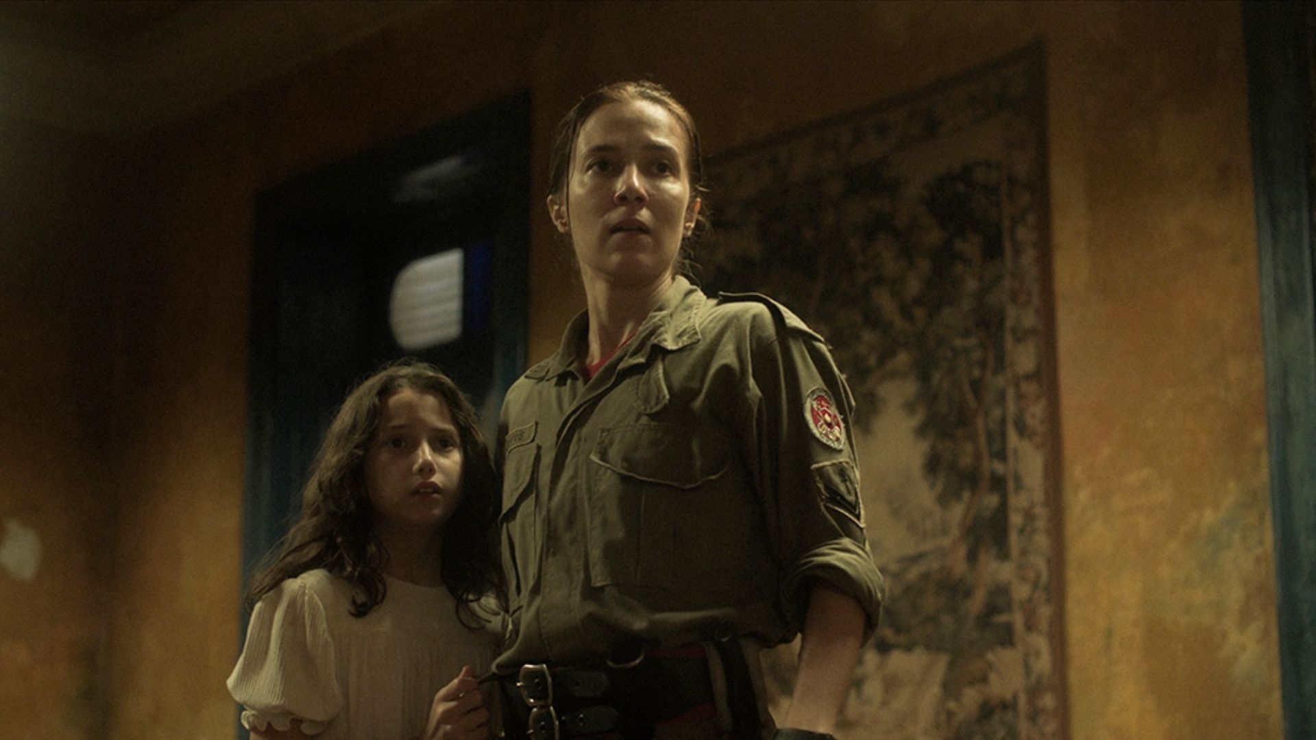 “A Mother’s Embrace”, longa de terror com Marjorie Estiano, ganha primeiras imagens