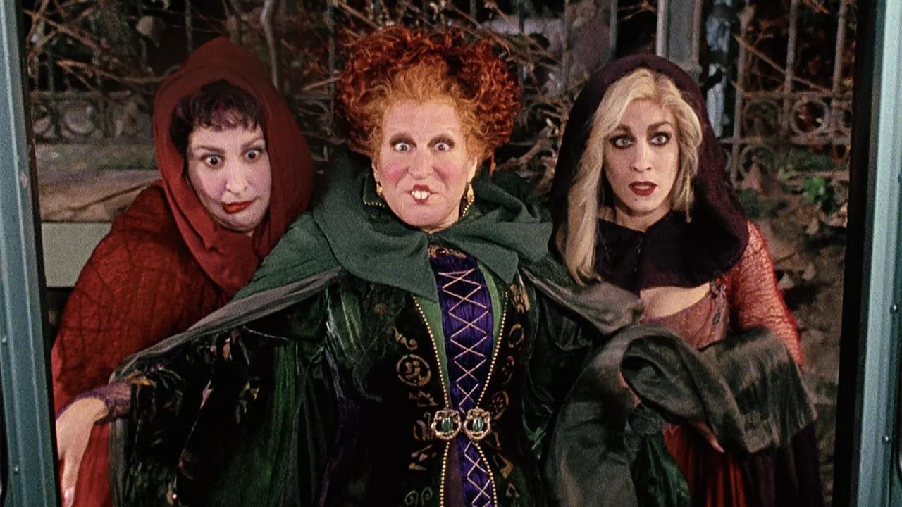 “Abracadabra 2”: Bruxas de Salem voltam à infância em novo clipe dos bastidores