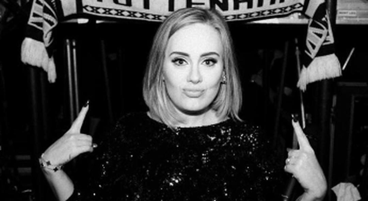 Adele entra com pedido para oficializar divórcio de Simon Konecki