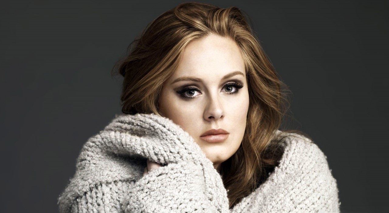Adele compra mansão de mais de US$ 10 milhões em frente à casa do ex-marido após recente divórcio