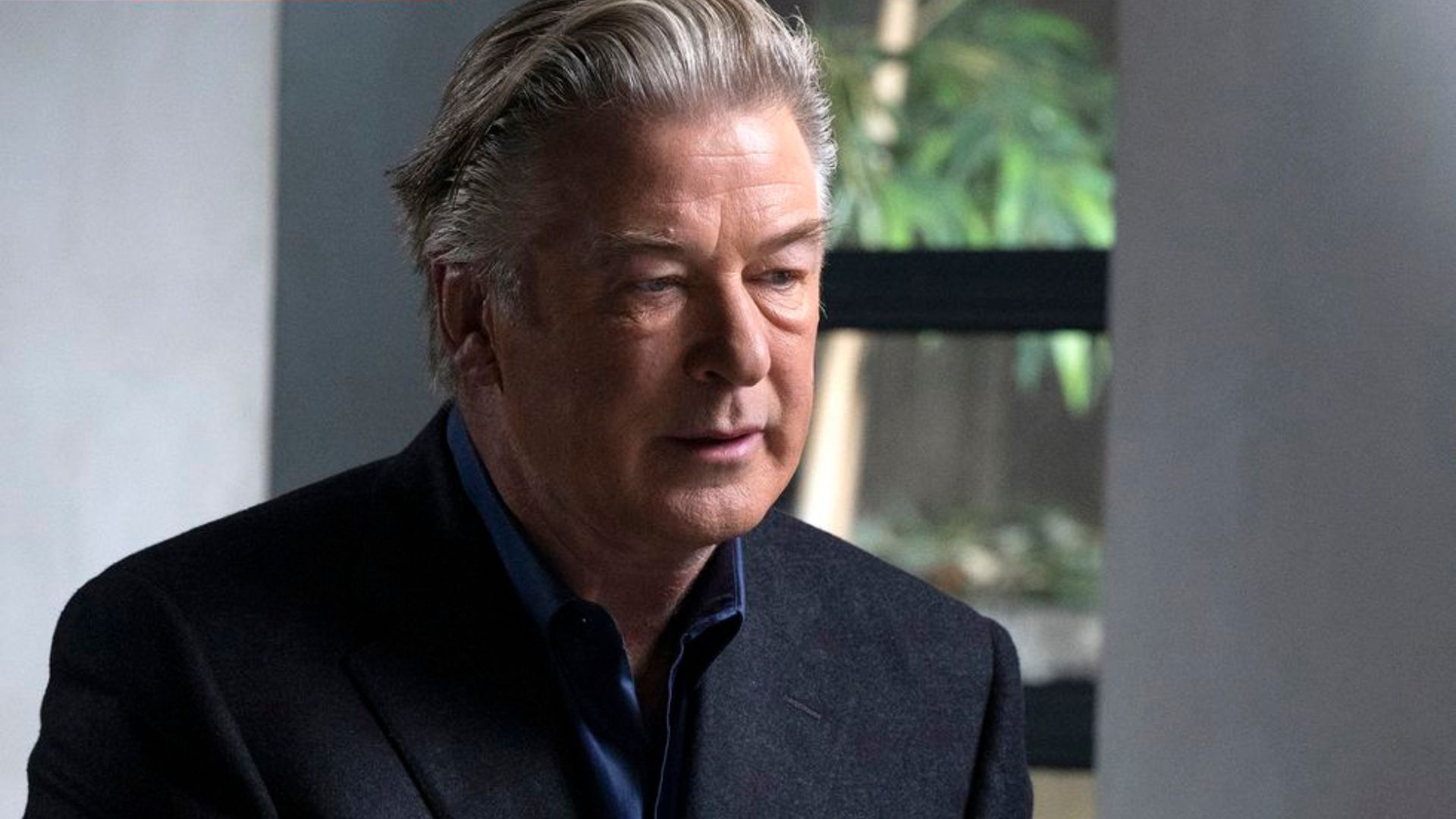 Alec Baldwin é formalmente acusado de homicídio culposo por morte da diretora de fotografia