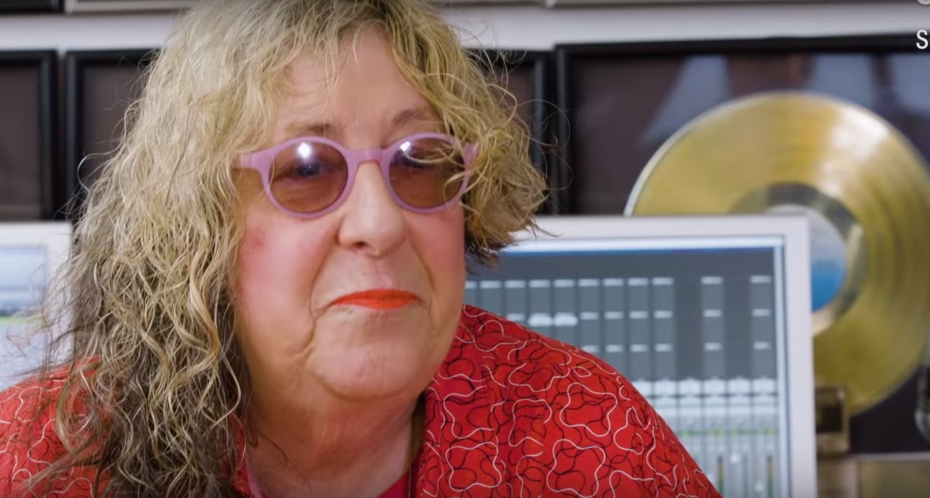 Allee Willis, compositora da canção tema de Friends, morre aos 72 anos