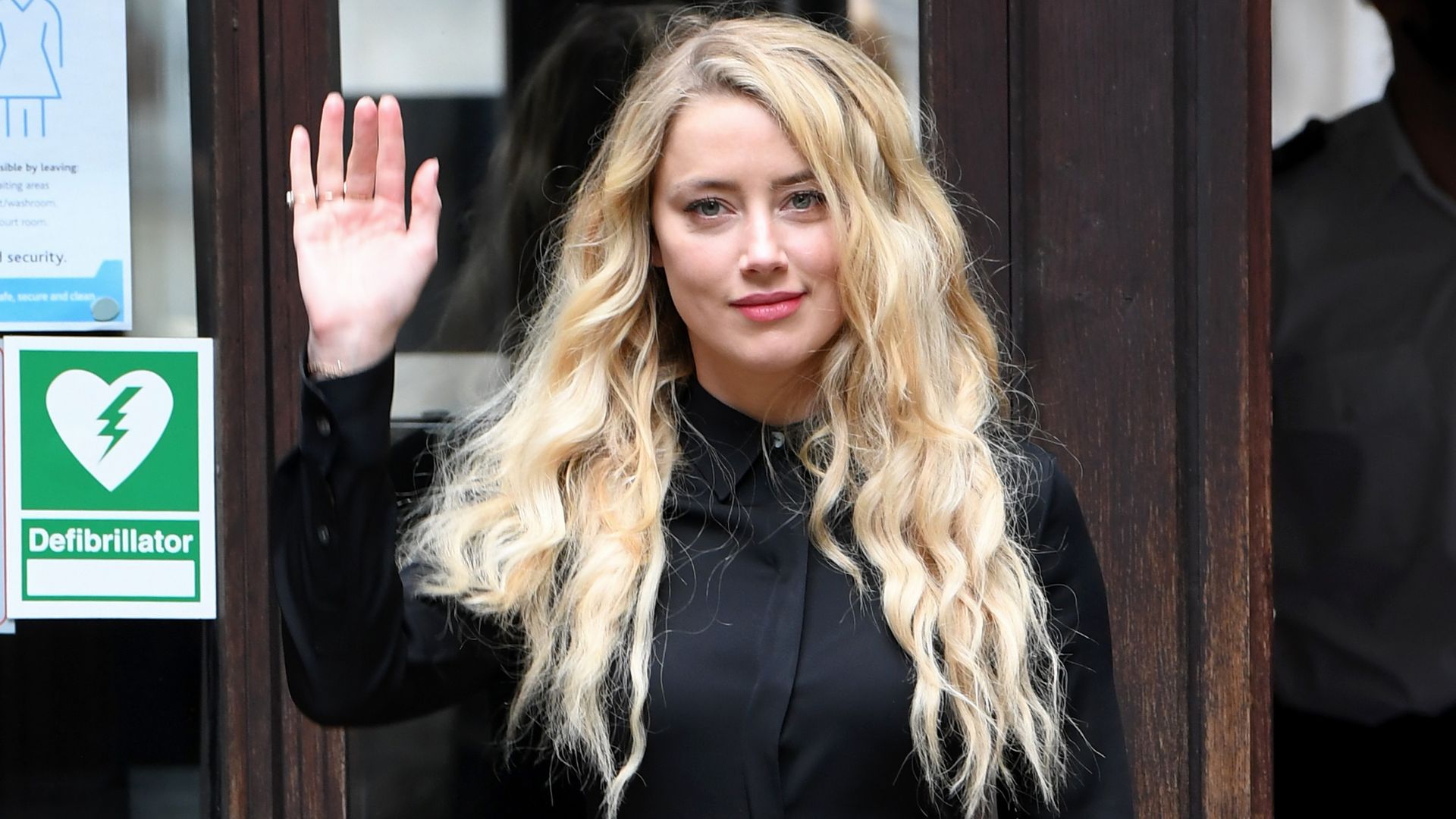 Amber Heard pode ir à falência após perder processo para Johnny Depp?