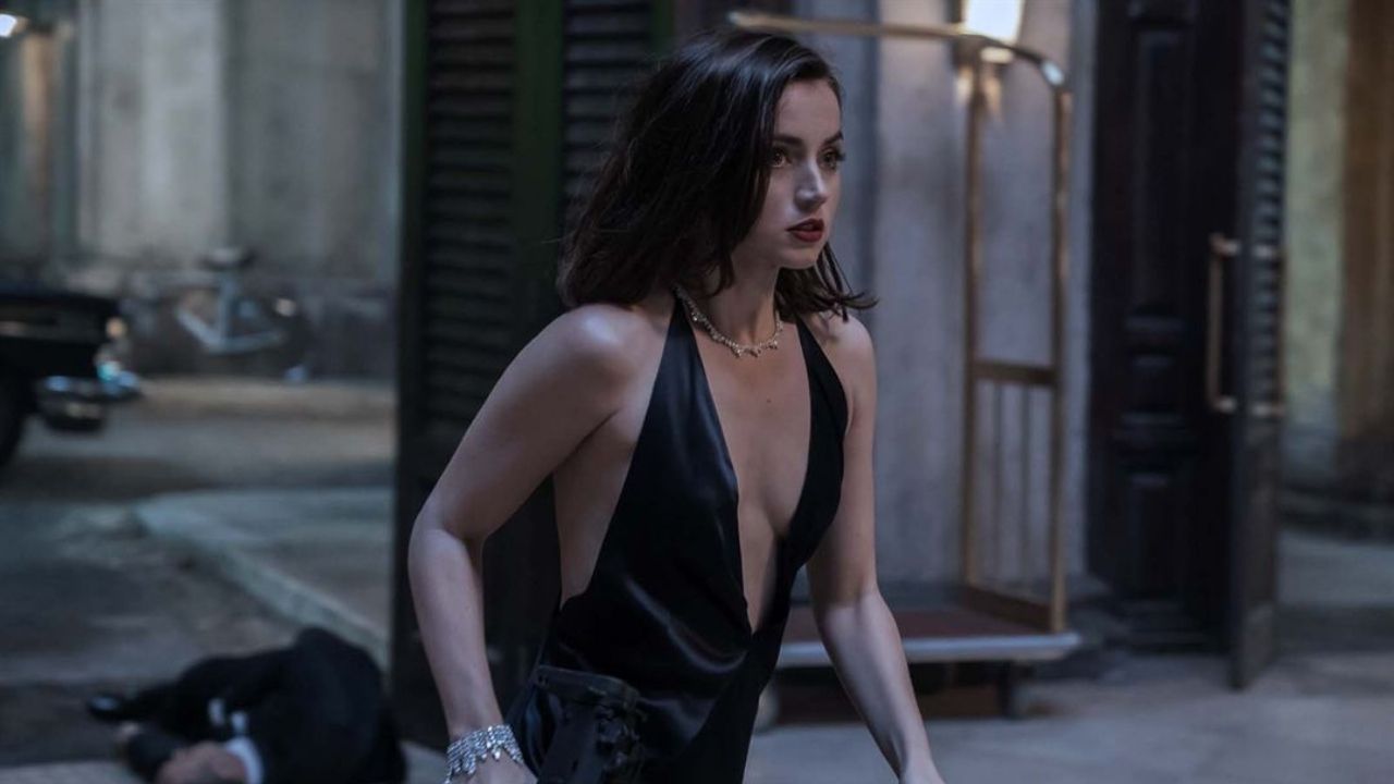 Ana de Armas vai substituir Scarlett Johansson em filme de ação da Apple