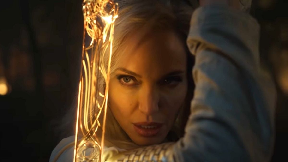 Angelina Jolie revela que já recusou proposta para estrelar filme de heróis antes de “Eternos”