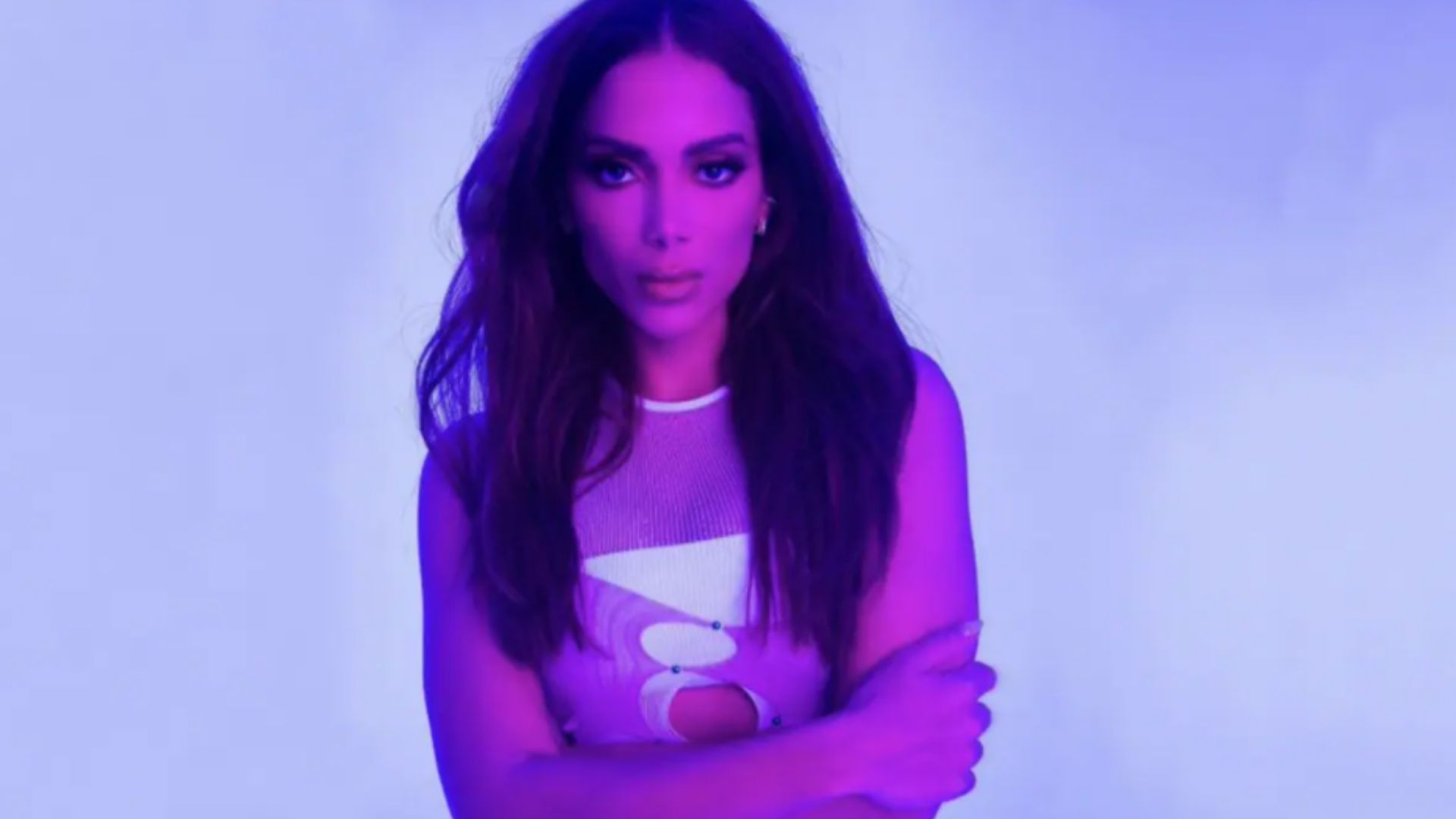 Anitta agradece o apoio dos fãs após “Envolver” atingir o topo do Spotify Global