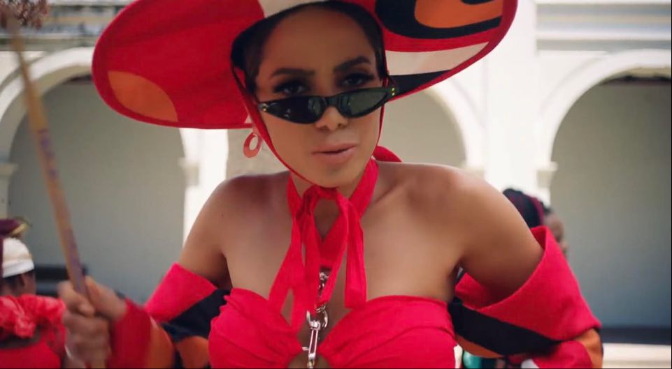 Anitta irá leiloar figurino de “Me Gusta” para ajudar o Pantanal