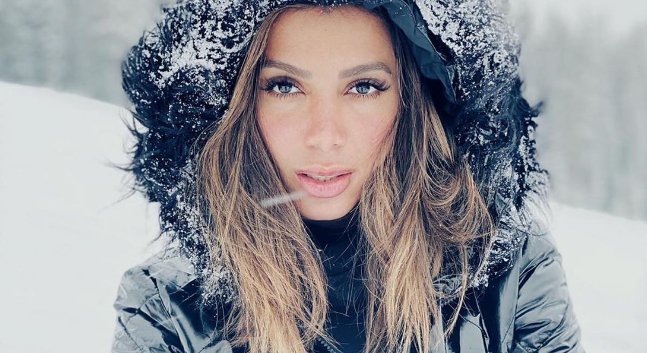 Anitta revela ter dado quase 30 matches no Tinder: ‘Não encontrei com ninguém’