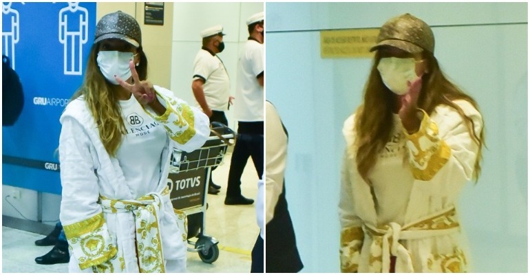 Anitta desembarca de roupão em São Paulo após férias na Europa