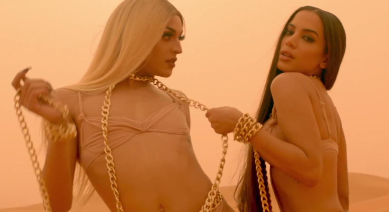 Anitta elogia Pabllo Vittar para revista internacional: “Ela canta bem pra c…, melhor que eu”