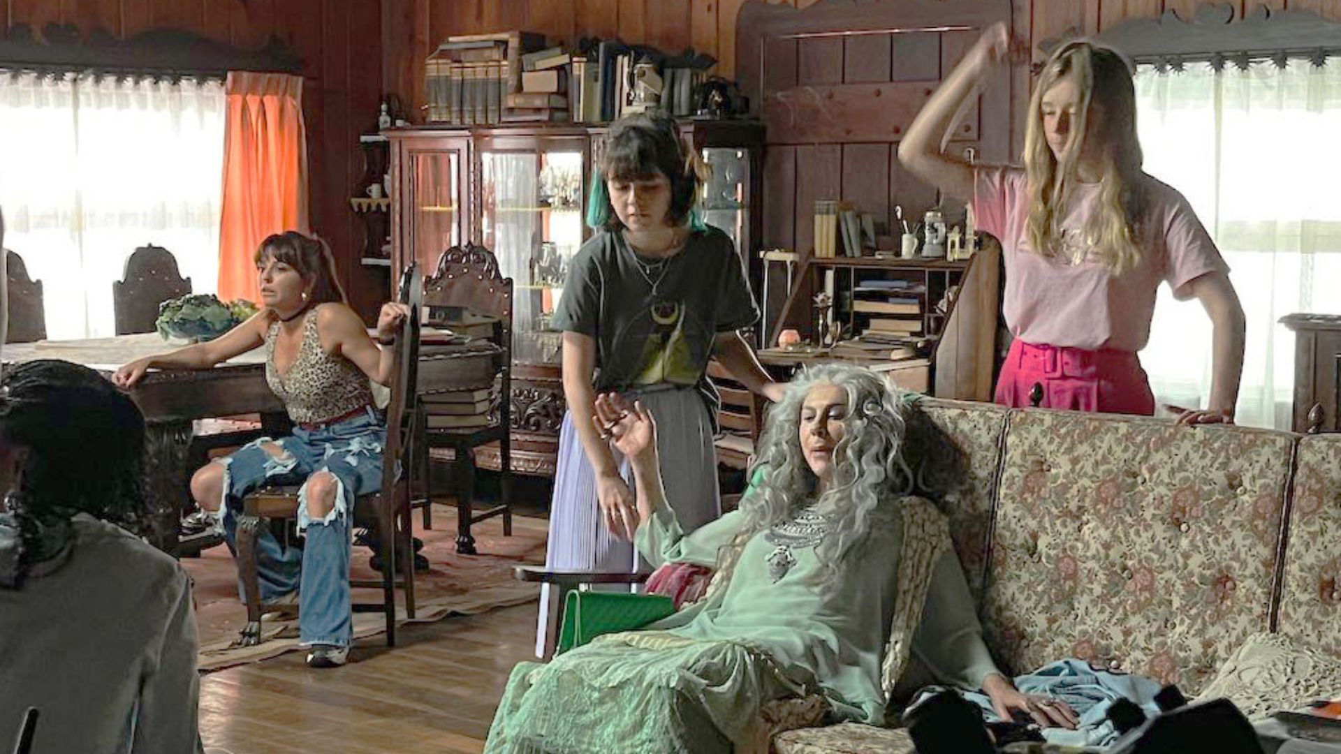 “Apanhador de Almas”: Klara Castanho estrela seu primeiro filme de terror; confira imagens