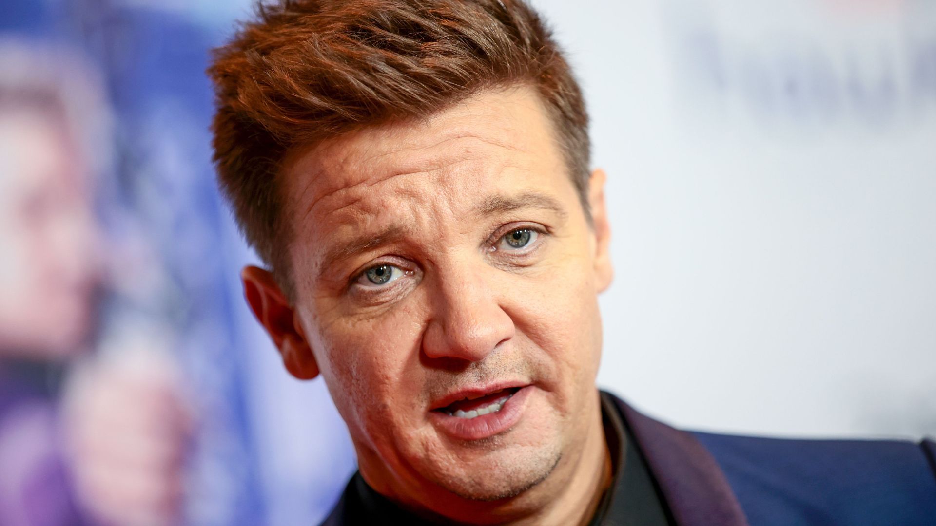 Condição de Jeremy Renner é pior do que se imagina mesmo após alta hospitalar