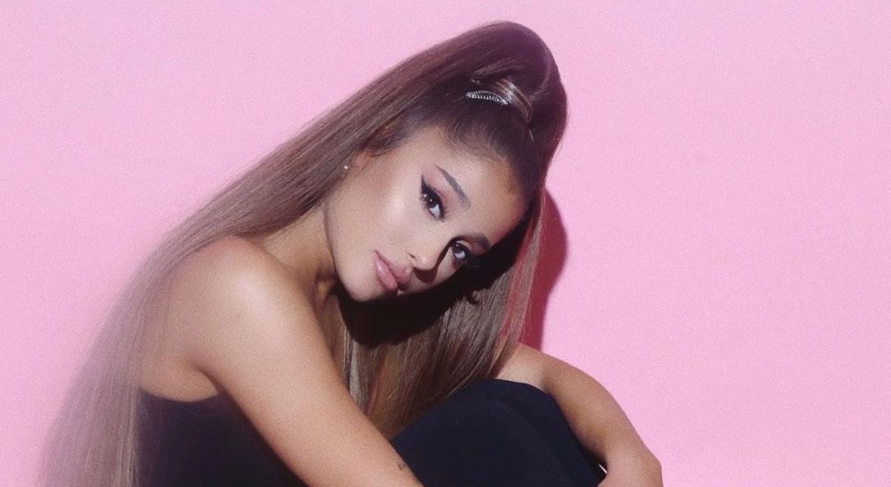 Ariana Grande processa Forever 21 por lançar propaganda que imita sua imagem