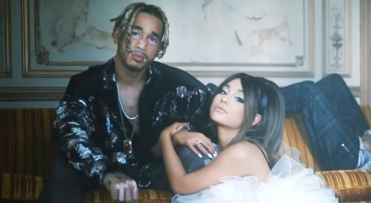 Irmão de Ariana Grande revela namoro da cantora com Mikey Foster, do Social House