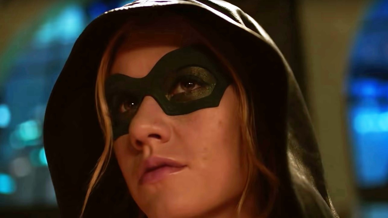 Arrow: Filha do Arqueiro Verde assume identidade do pai em nova prévia da série