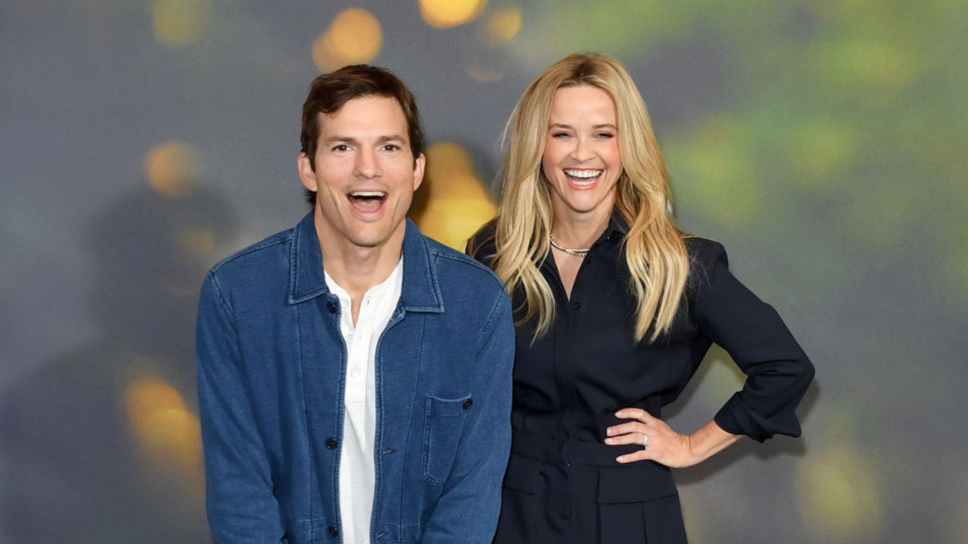 Ashton Kutcher e Reese Witherspoon contam como foi gravar comédia romântica quase sem se ver