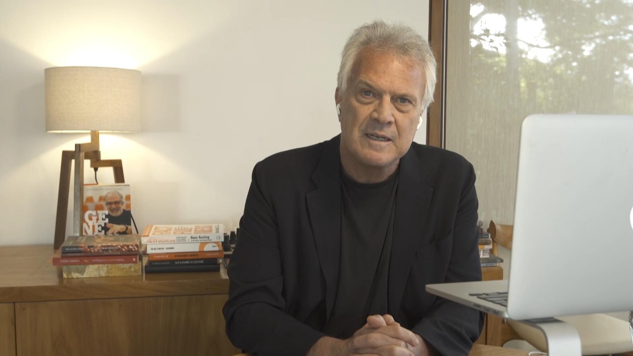 Ex-BBB revela já ter ficado com Pedro Bial: “Adoro um coroa”