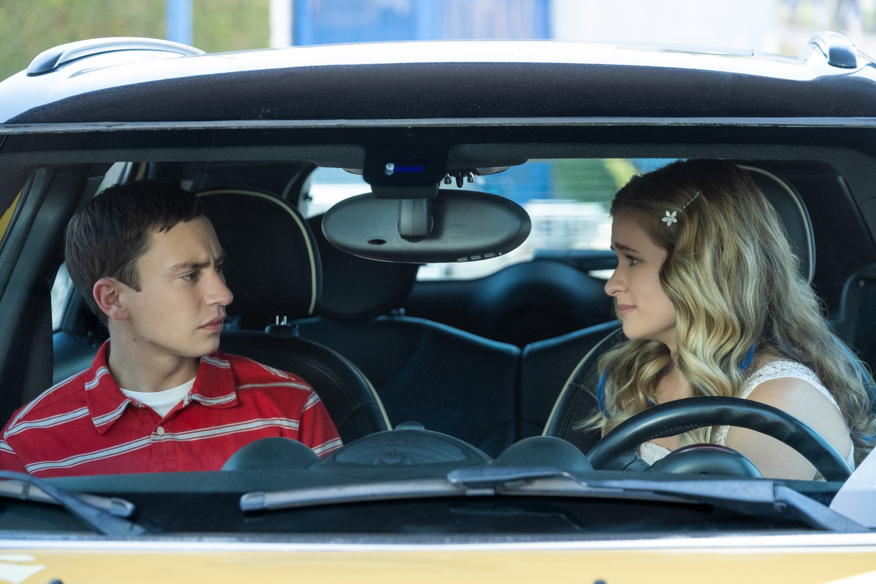Terceira temporada de Atypical chega em novembro à Netflix; confira novas imagens