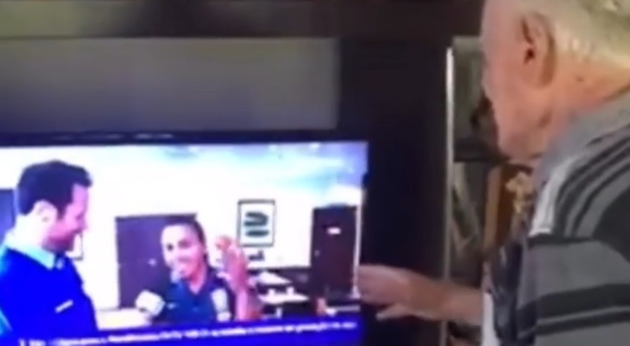 Avô se emociona ao ver neto jornalista em ação na TV e comove a web