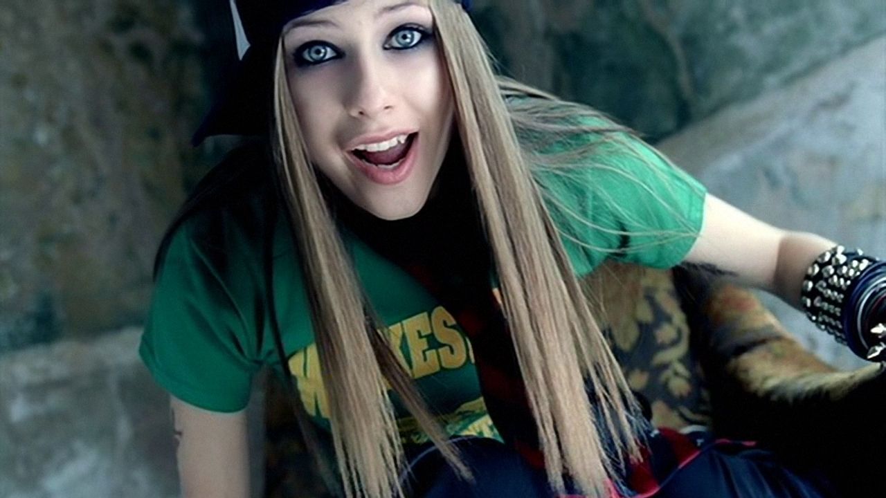 Avril Lavigne quer adaptar sua música “Sk8r Boi” em novo filme