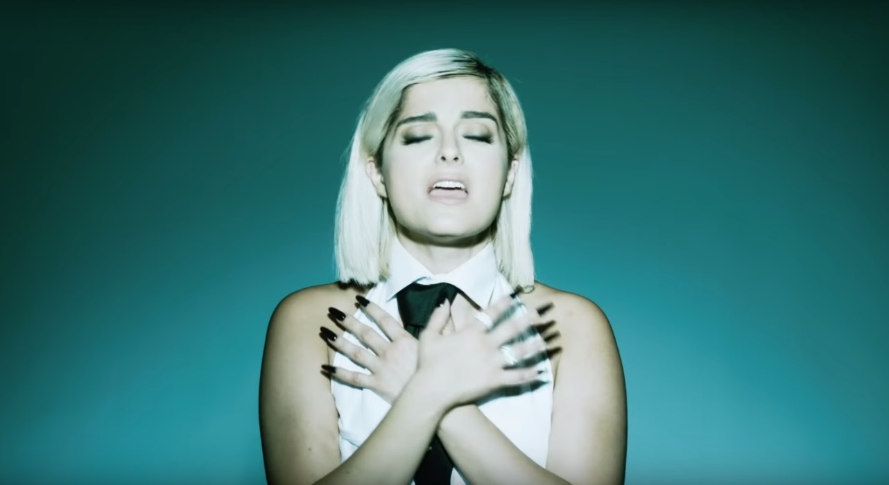 Atração do Rock in Rio, Bebe Rexha comemora aniversário com o clipe de aceitação Not 20 Anymore