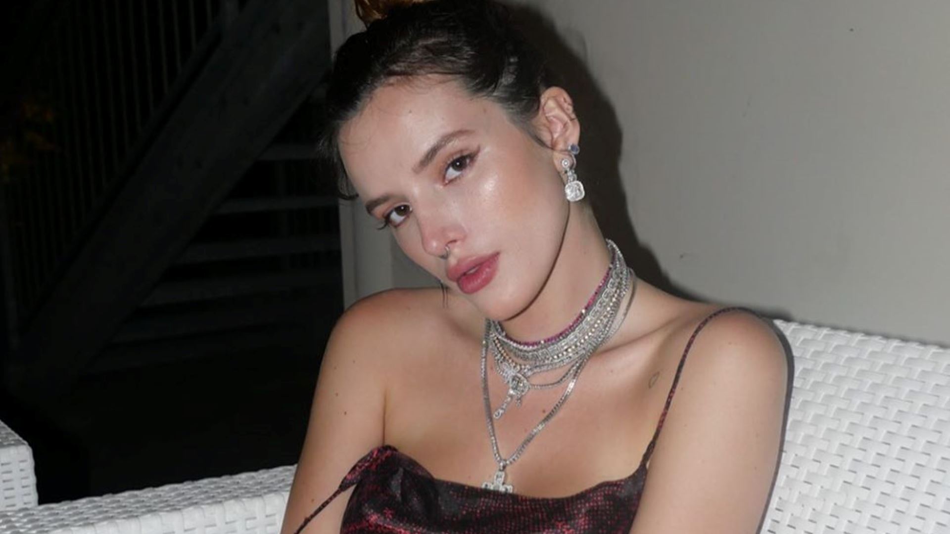 Bella Thorne estreia como diretora de filme pornográfico para site adulto