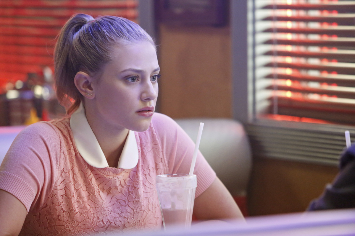 Lili Reinhart, estrela de Riverdale, revela que é bissexual