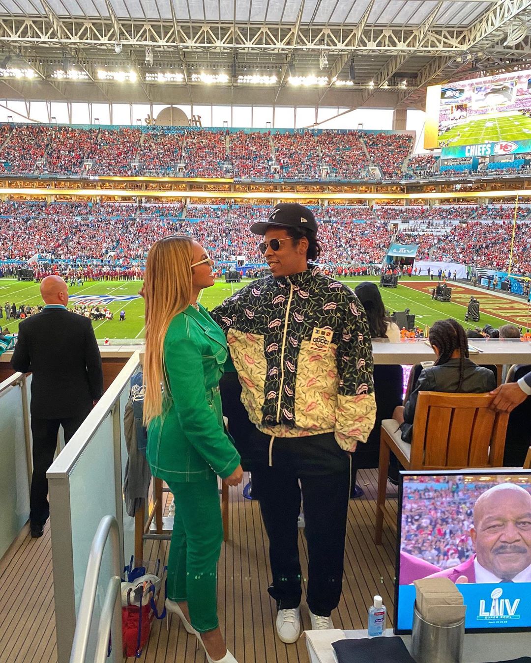 Beyoncé e Jay-Z são criticados por atitude desrespeitosa durante o Super Bowl
