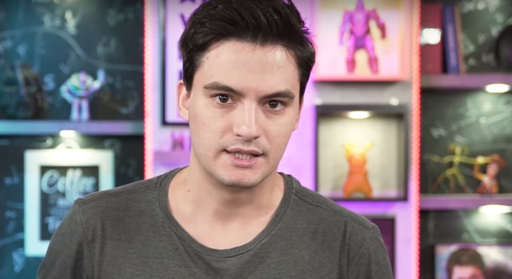 Felipe Neto anuncia que vai comprar e distribuir mais de 10 mil livros com temática LGBT+ na Bienal do Rio