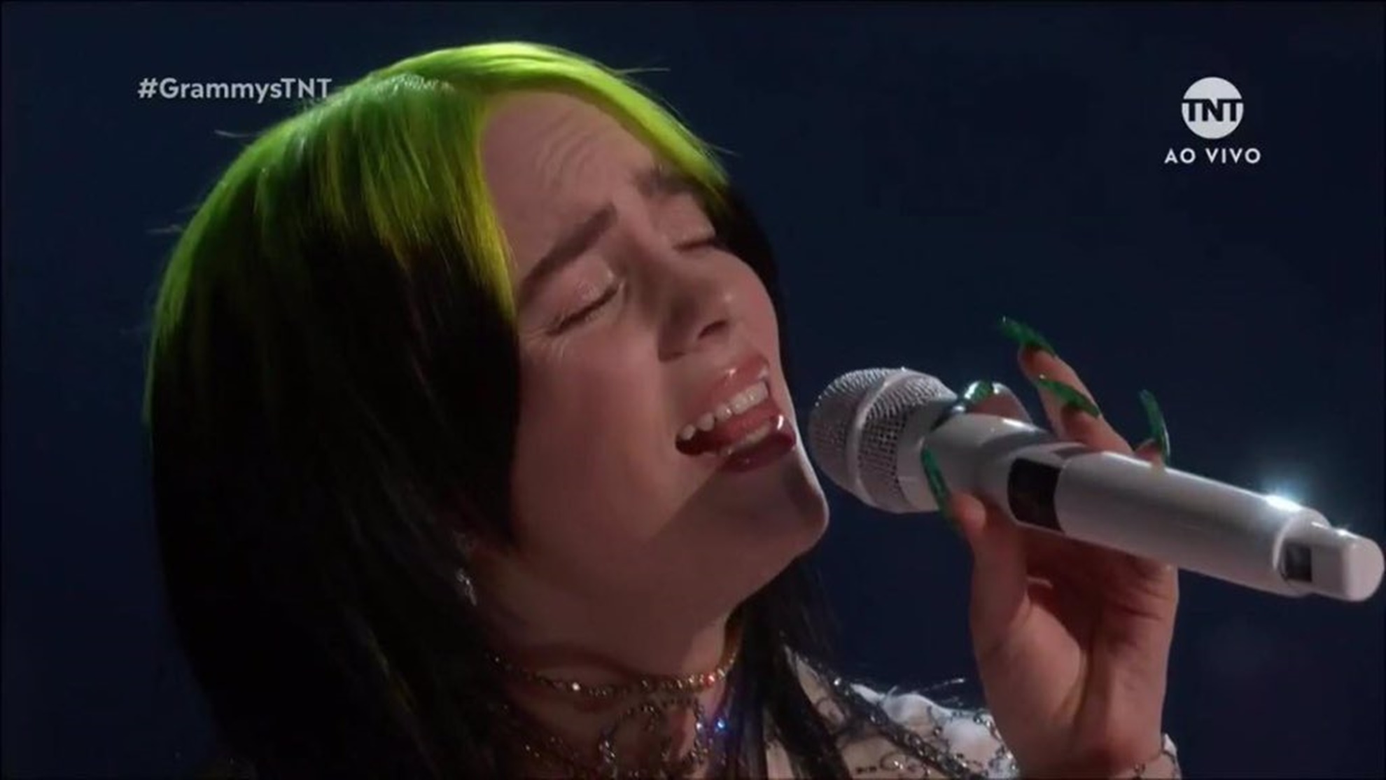 Billie Eilish estreia no palco do Grammy com coral em performance emocionada do When The Party’s Over
