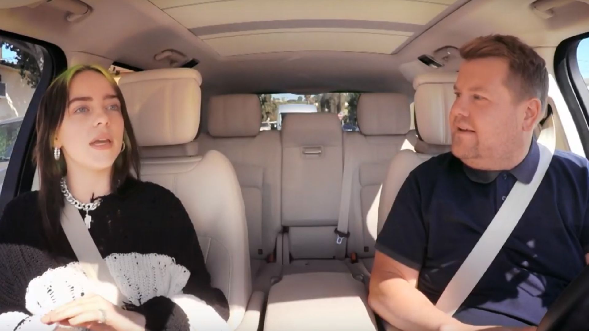 Billie Eilish relembra encontro com Justin Bieber e canta Baby em participação no Carpool Karaoke