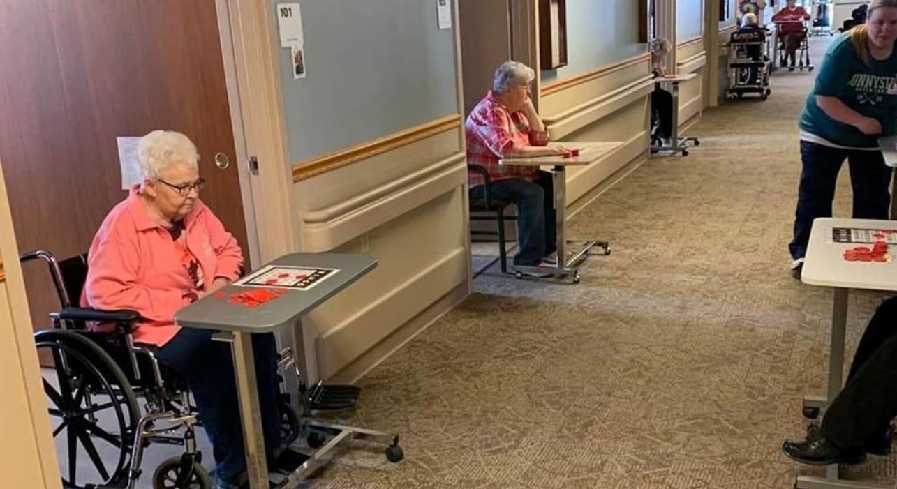 Bingo é adaptado ao distanciamento social em lar de idosos