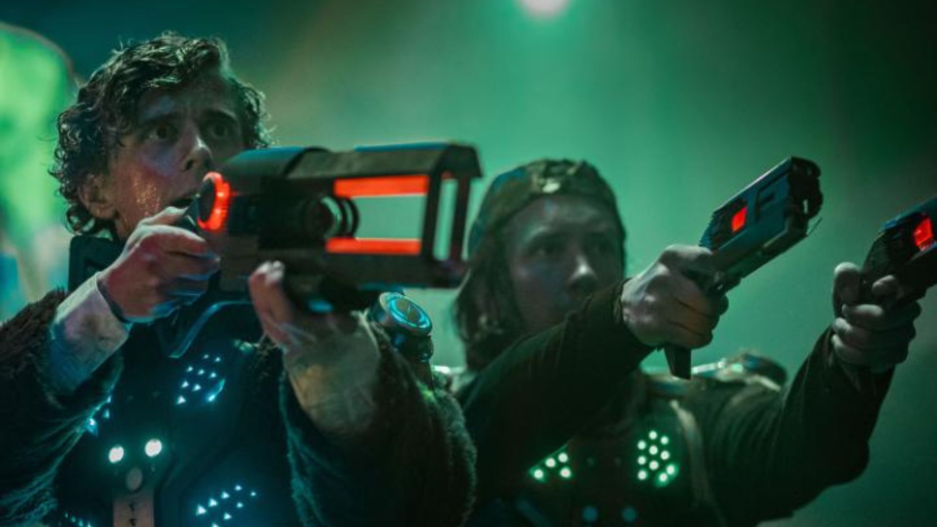 “Blasted”: Aliens interrompem despedida de solteiro no trailer da comédia norueguesa; assista
