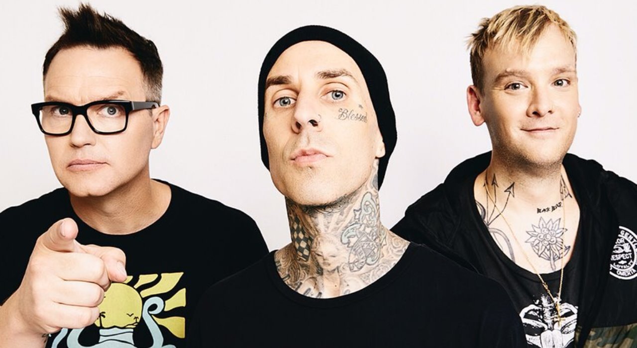 Baixista da Blink-182 faz piada com Friends em resposta aos pedidos pela formação original