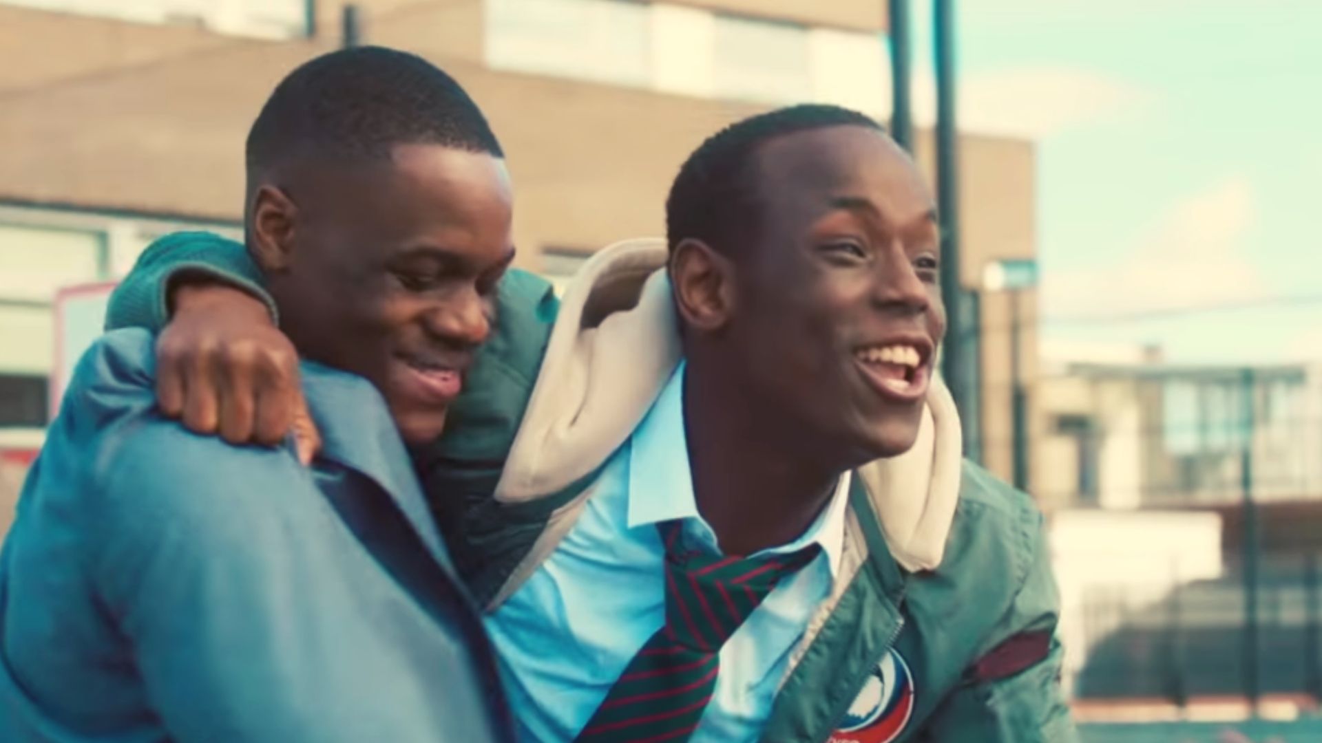 Filme de gangues é banido sob alegação de incitar a violência e redes de cinemas são acusadas de racismo
