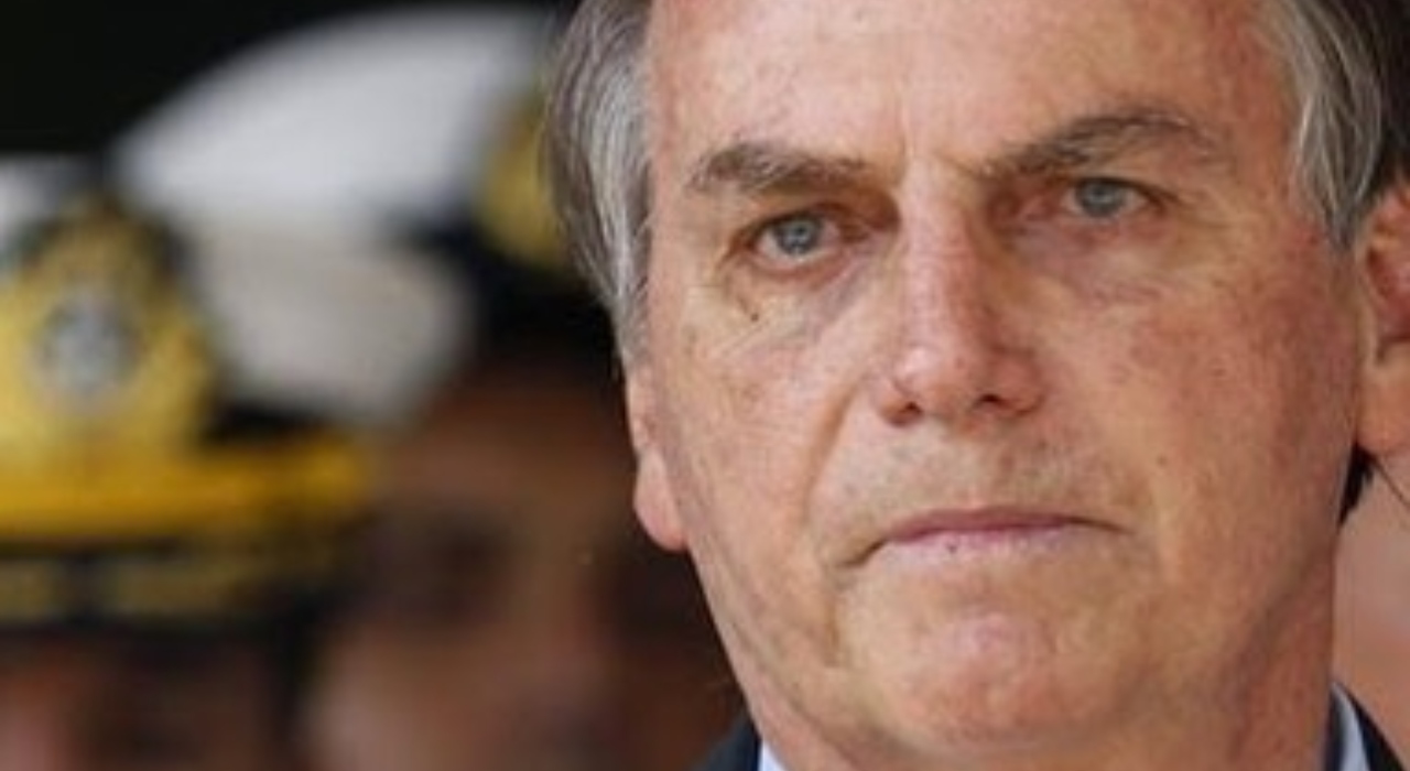 Jair Bolsonaro testa positivo para coronavírus e diz que está usando cloroquina no tratamento