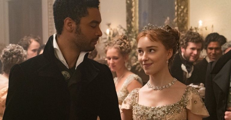 Regé-Jean Page fala sobre rumores de relacionamento com Phoebe Dynevor fora de “Bridgerton”
